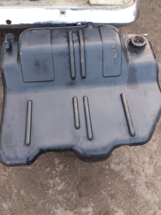 Бензобак Москвич 2141 пласмасовый.