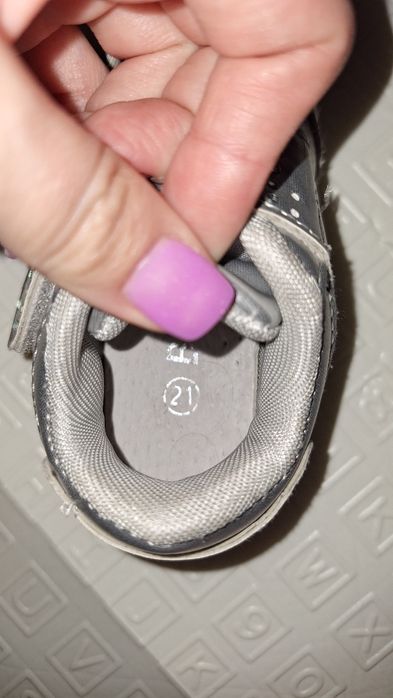 Кросівки на дівчинку