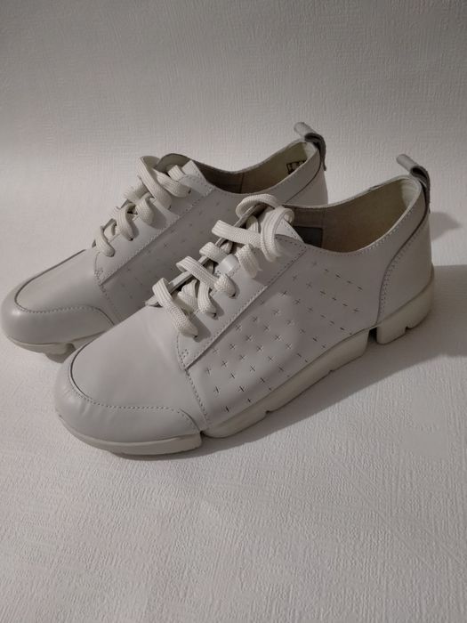 Жіночі кросівки від бренду Clarks