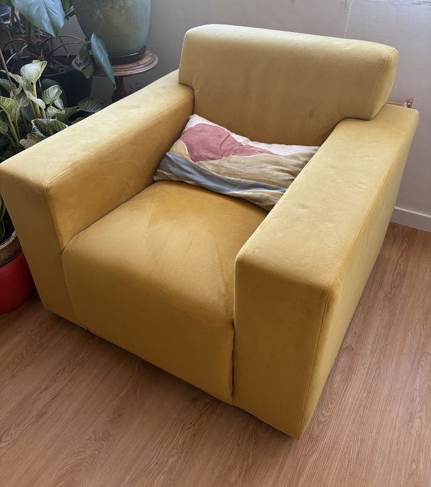 Poltrona veludo amarelo mostarda