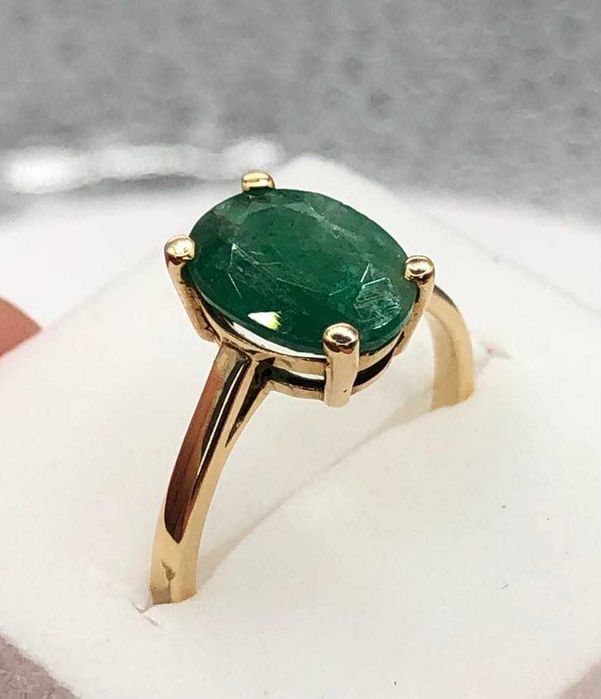 Złoty pierścionek ze szmaragdem