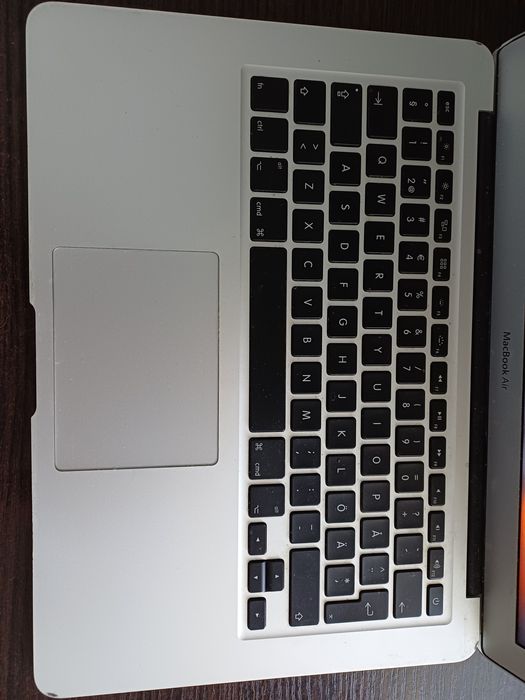 Продам MacBook  Air Model:1466