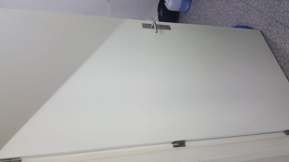 Porta lacada em ótimo estado 80cm