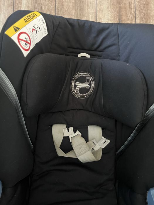 Fotelik firmy cybex dla niemowlaka z bazą
