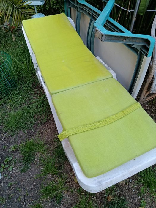 Colchão tripartido verde
Medidas 180x50cm.
Só levantamento no loca