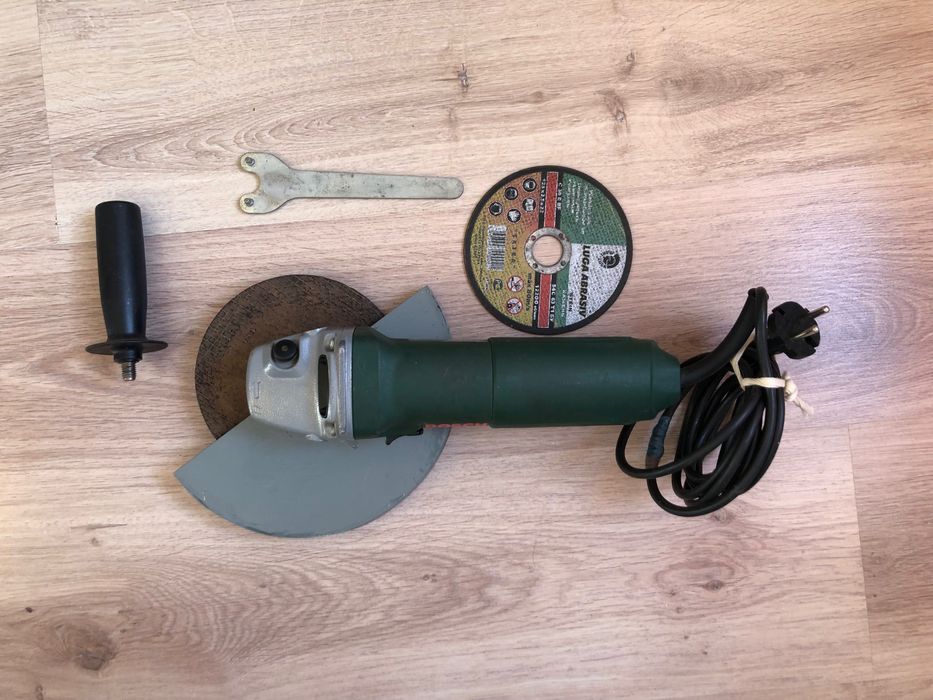 Угловая шлифовальная машина болгарка Bosch 820 ( 1020 Вт ), Германия