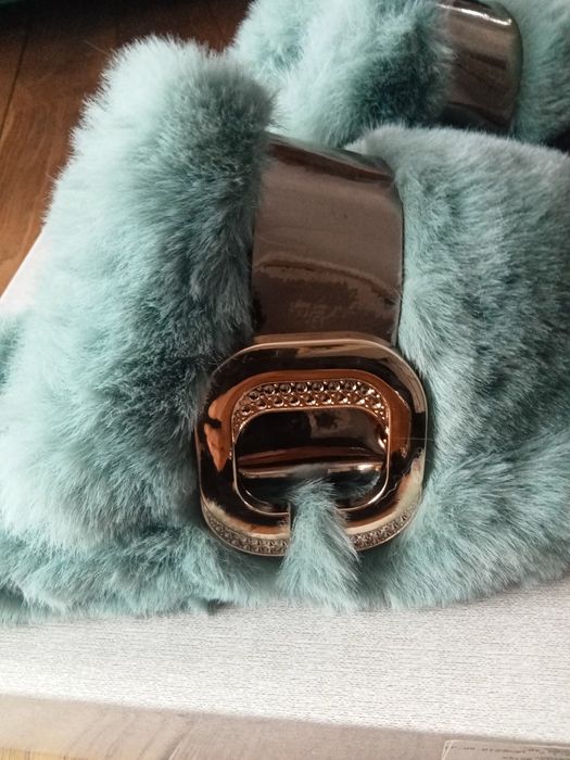 Hitowe kapcie, klapki futrzane