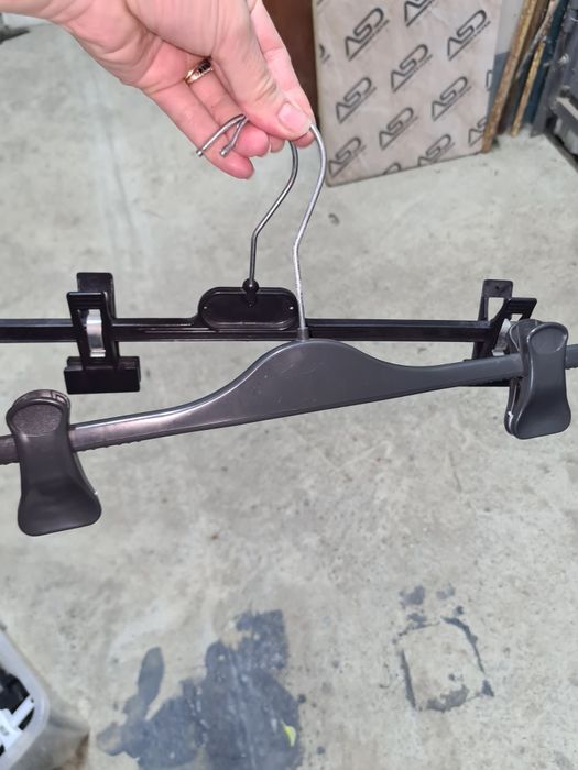 Продам вішалки для брюк та спідниць