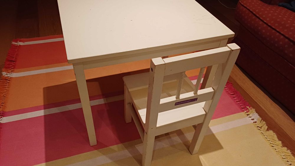 Mesa e cadeira de criança Ikea