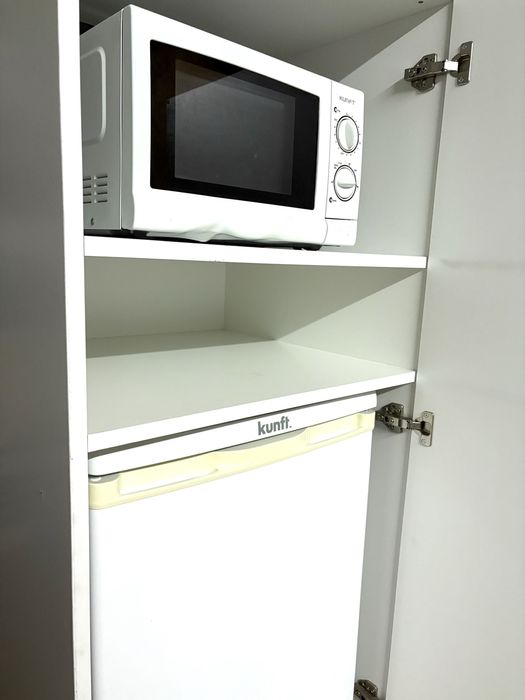 Movel de frigorifico e microondas de cozinha ou escritorio