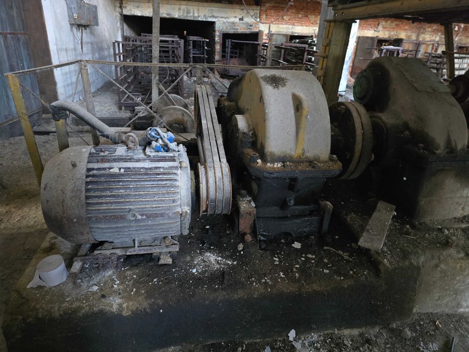 Прес для виробництва цегли