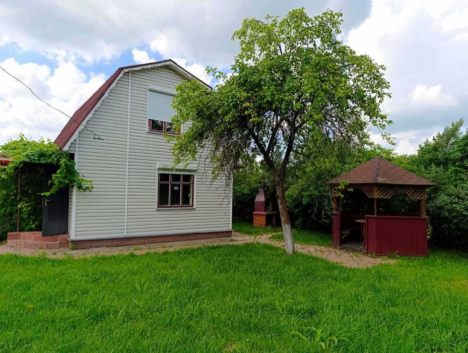 Дачний будинок -затишок і спокій !