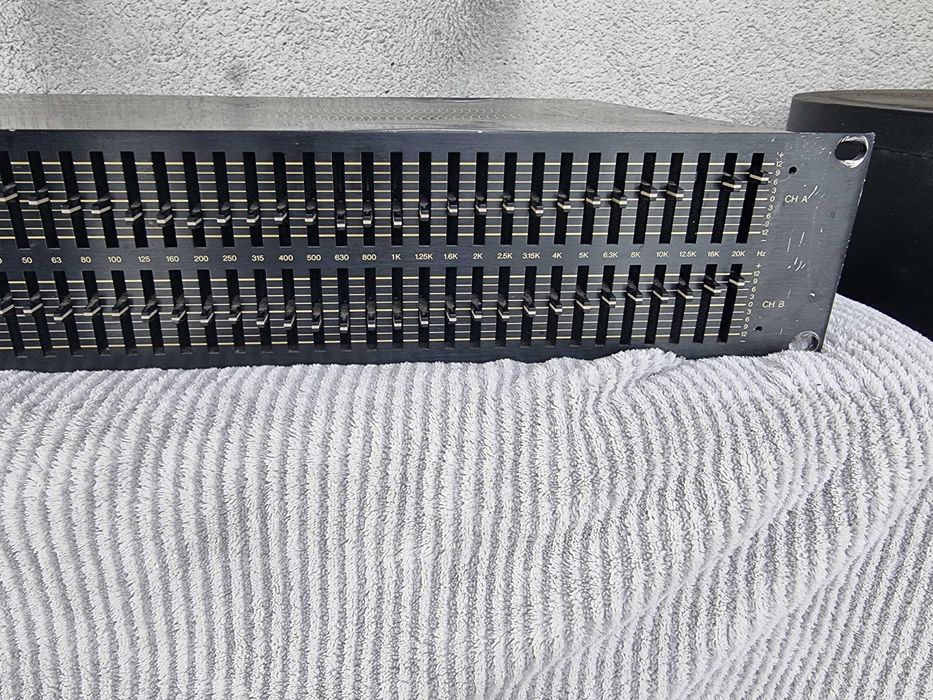 profesjonalny korektor yamaha Q2031A