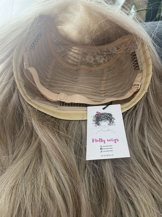 Peruka syntetyczna full lace front . Chlodny blond baleyage
