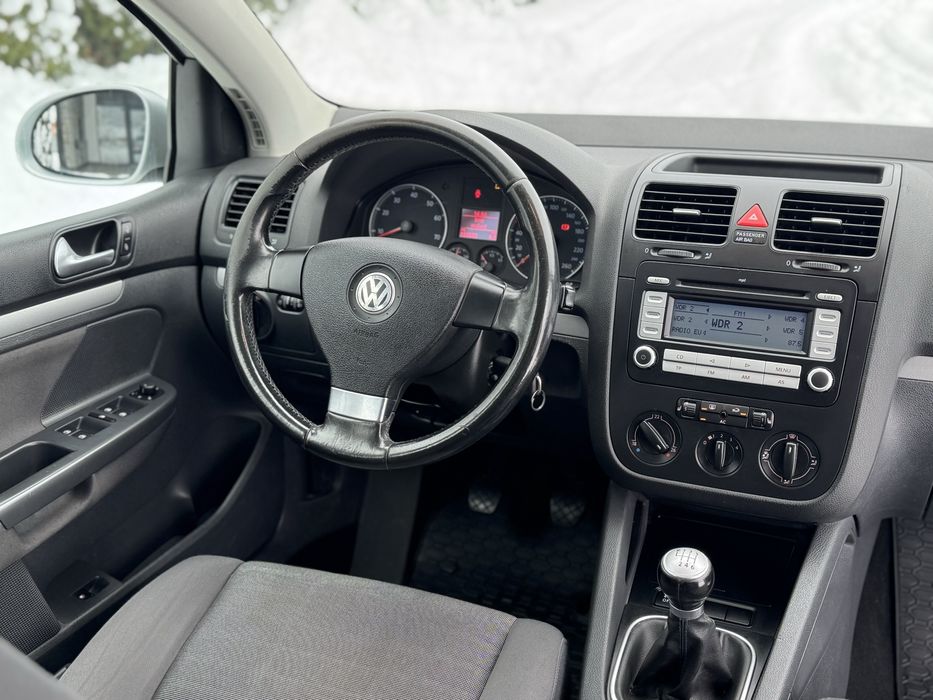 Свіжопригнаний Golf 5 1.6бензин TOUR