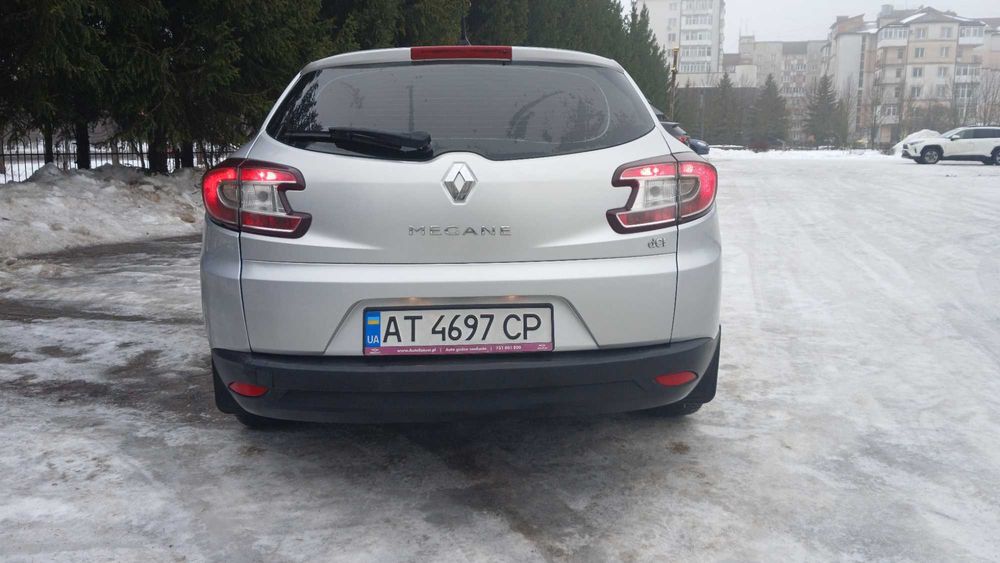 Renault MEGANE 3, хороший стан не ушатаний корч.