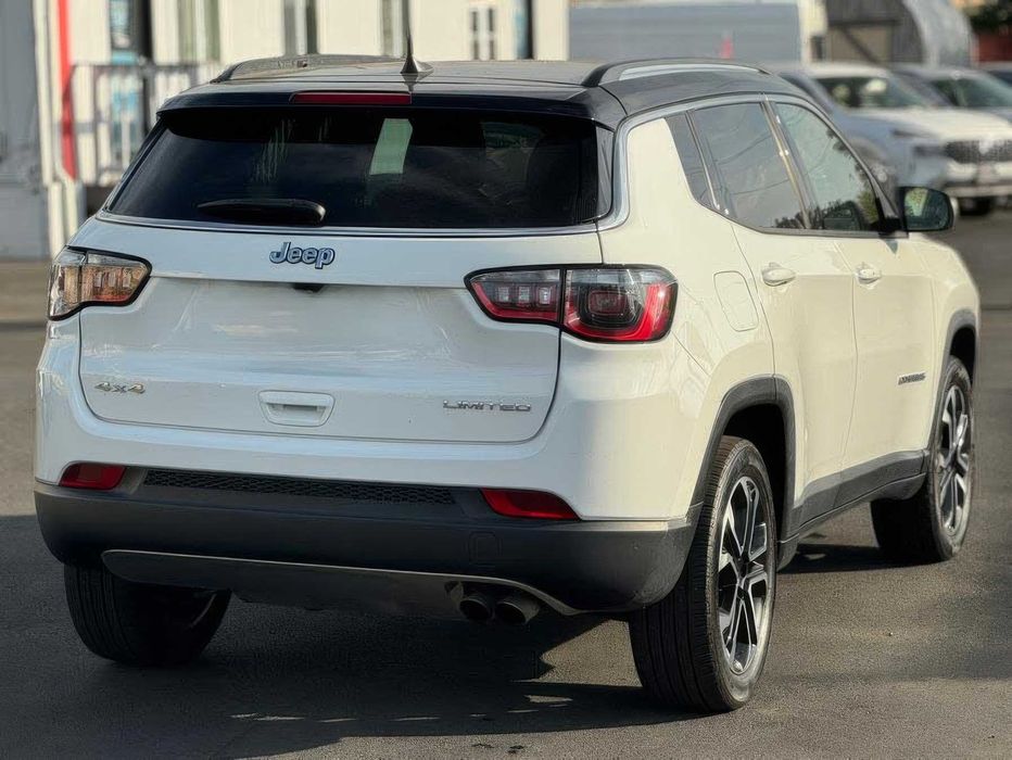 Jeep Compass      2021