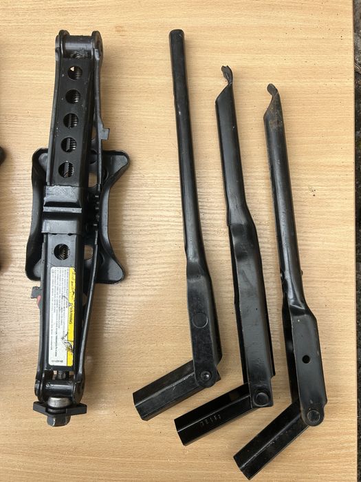 Домкрат Jeep Compas Cherokee Patriot Renegade