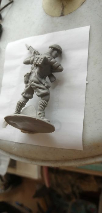 Солдат американской армии и солдатики СССР и Обмен на смартфон картины