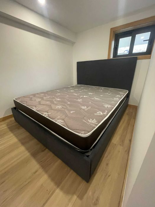 Pack cama completa lisa 1.90 x 1.40 , incluso estrado e colchão oferta