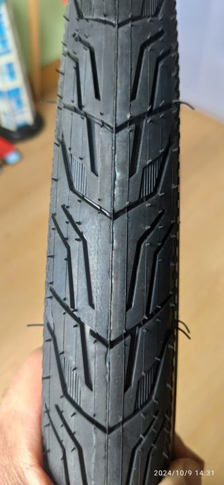 Pneu bicicleta cidade/trekking 28"