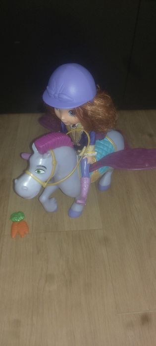 Vendo boneca da Princesa Sofia e o Mínimos