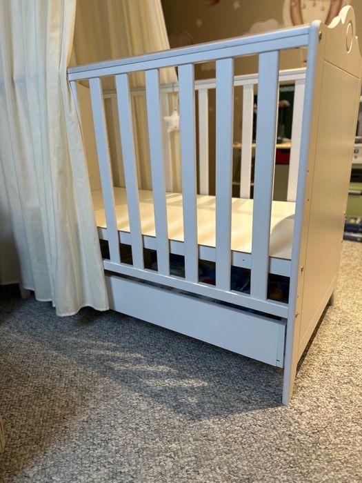 Drewniane łóżeczko dla dziecka