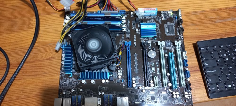 Placa ASUS + disco + processador i3 + memoria para Gamming ou trabalho