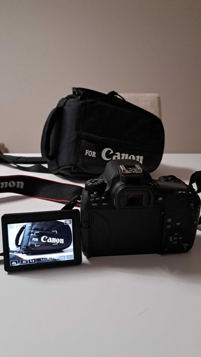 Maquina Canon 77D