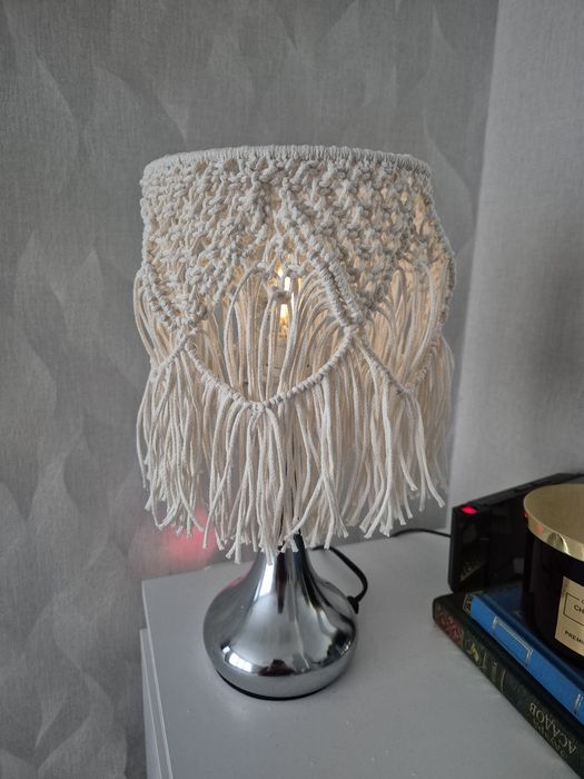 Настільна лампа.