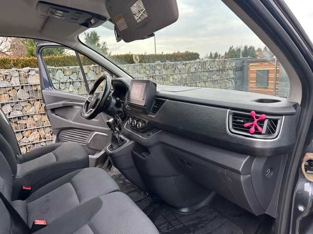 RENAULT TRAFIC 2.0 DCI Long  9 osób / navigacja/hak/pdc/led