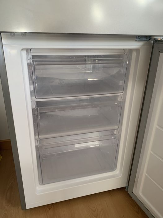 Frigorífico KUNFT 262L – Como novo (Agosto 2025) novo 330 € !!!