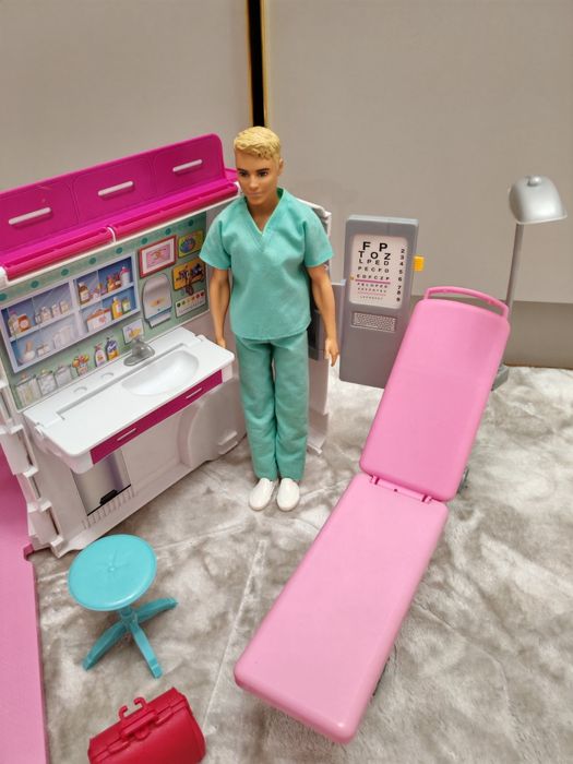 Kamper Barbie - karetka