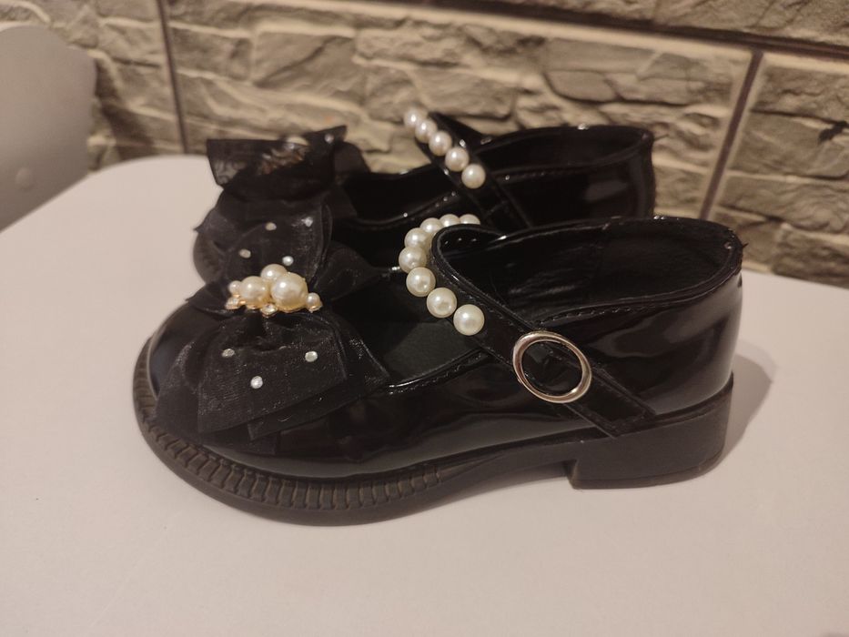 Туфельки для дівчинки