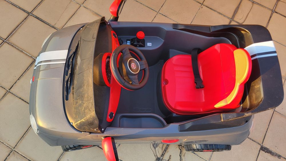 Carro elétrico de criança