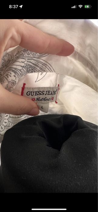 Koszula guess L oversize z printem  materiał bawełna  ma małe plamki w