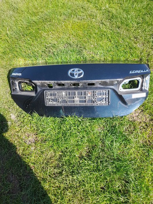 Klapa bagażnika toyota corola e18