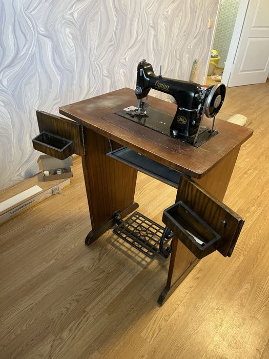 Продам швейну машинку стару