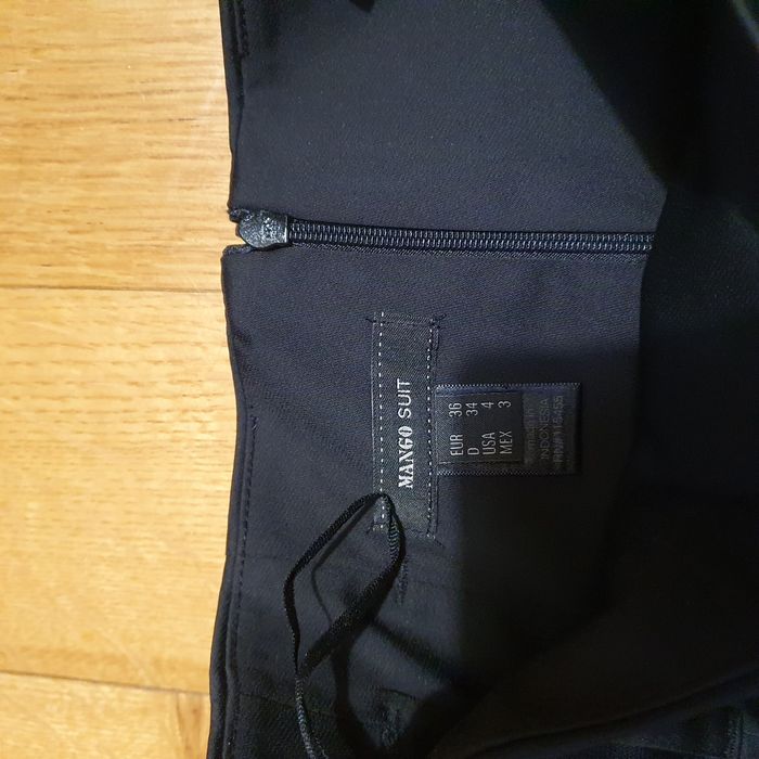 Czarna spódnica z wysokim stanem