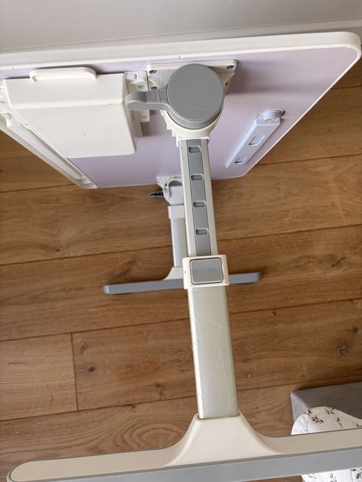 Stolik pod laptopa