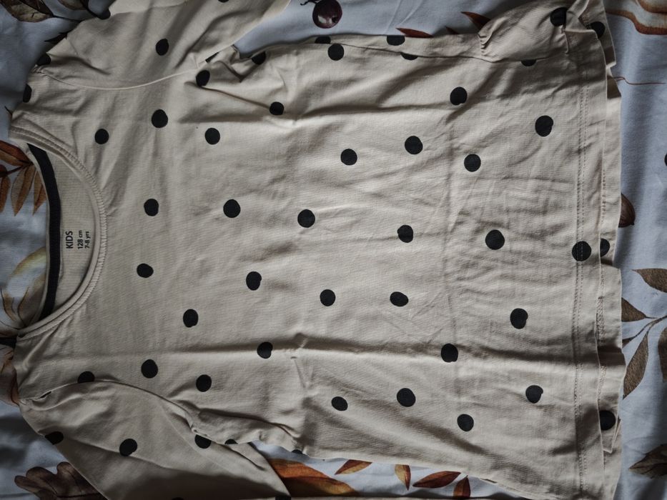 Bluzka koszulka długi rękaw w kropki z falbanką Pepco