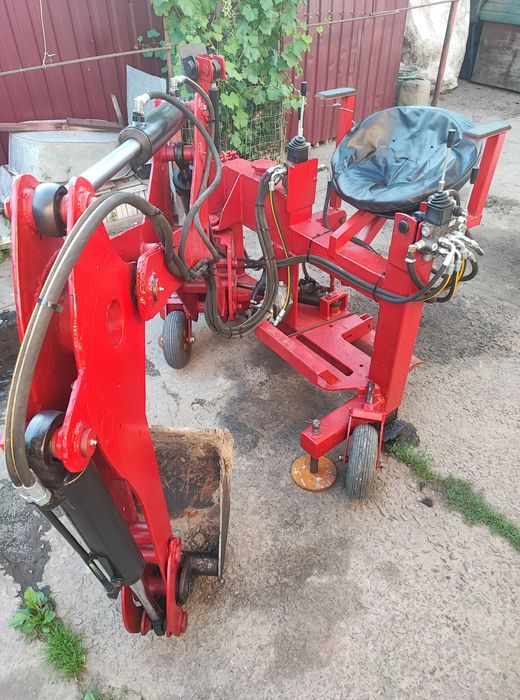 Міні єкскаватор.