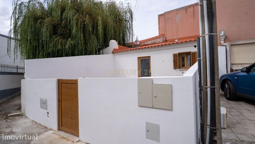 Moradia totalmente remodelada em Santa Cruz- Póvoa de Penafirme – A 5