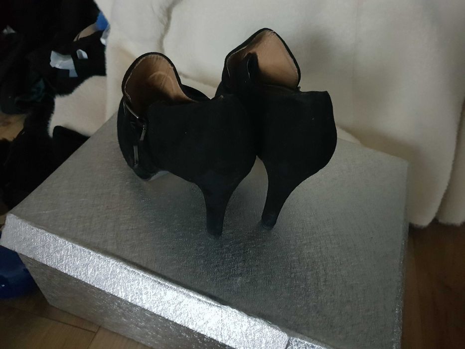 Szpilki czarne zapinane
