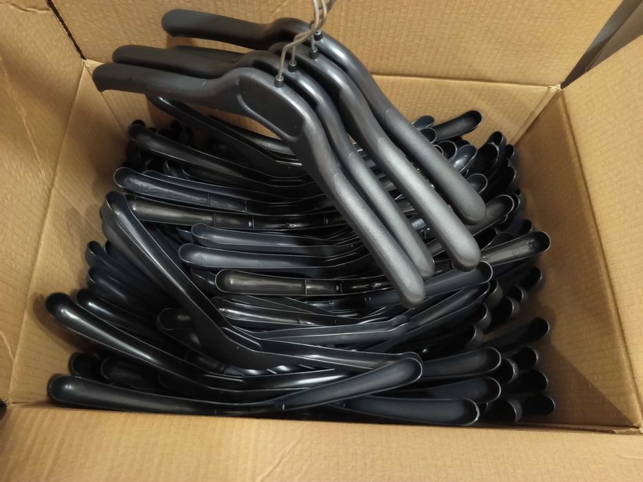 Cabides novos 100 unidades 15€