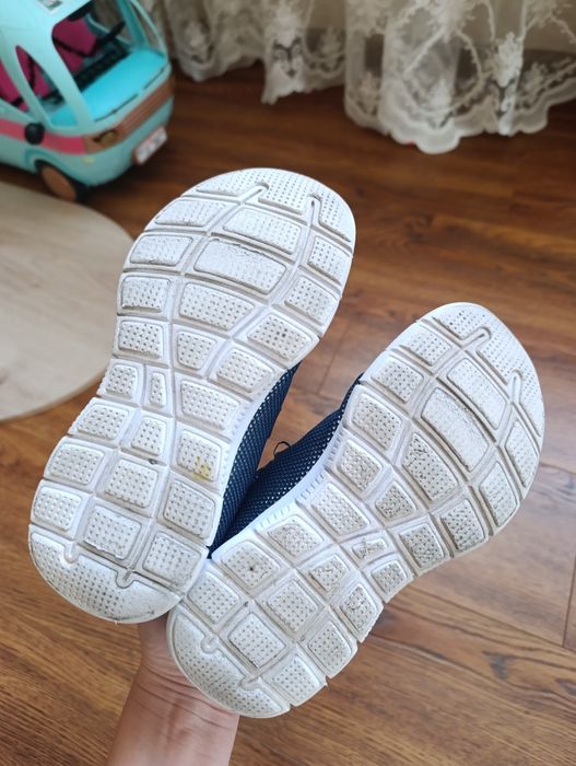 Кросівки на дівчинку