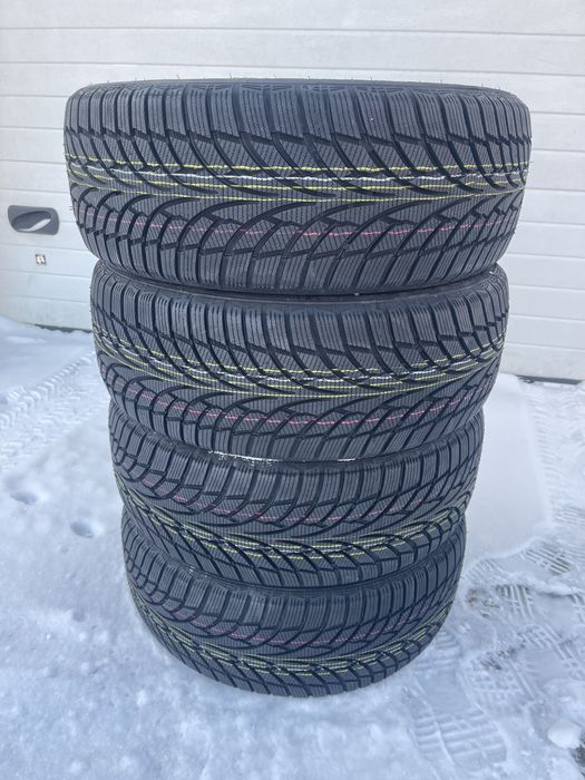 Шини зимові нові 215 55 17 .