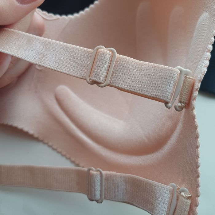 Безшовні бюстгальтери