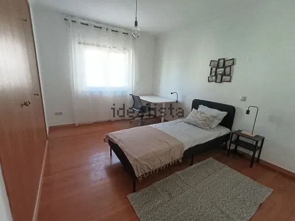 Quarto novo em moradia com jardim | Lisboa Metro da Encarnação | Despesas incluídas