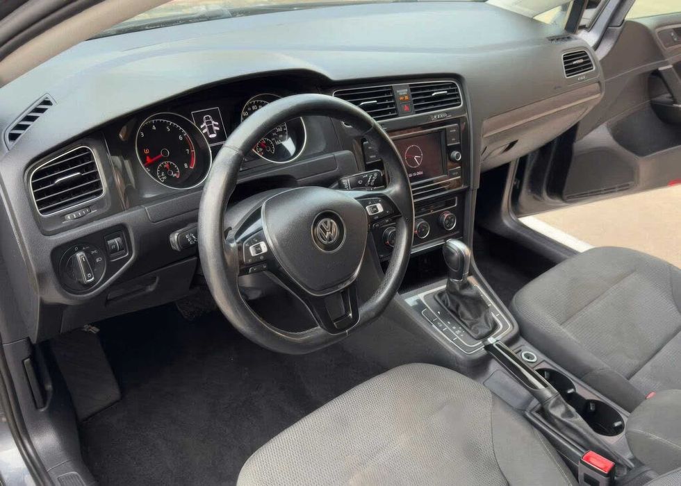 Volkswagen Golf      2020